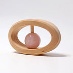 Houten rammelaar met edelsteen - rozenkwarts