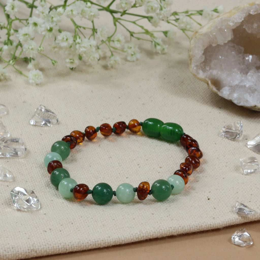 Barnsteen armband baby/peuter cognac / green jade