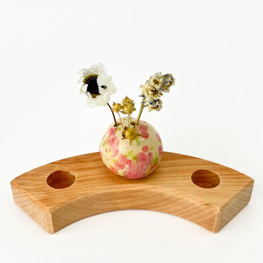 Bolvaasje wit met roze en groen steker