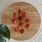 baby-natura-carneool-edelsteen-hanger